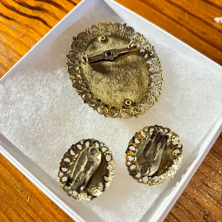 1950s Cameo Set Resin Goldtone Hong Kong Vintage