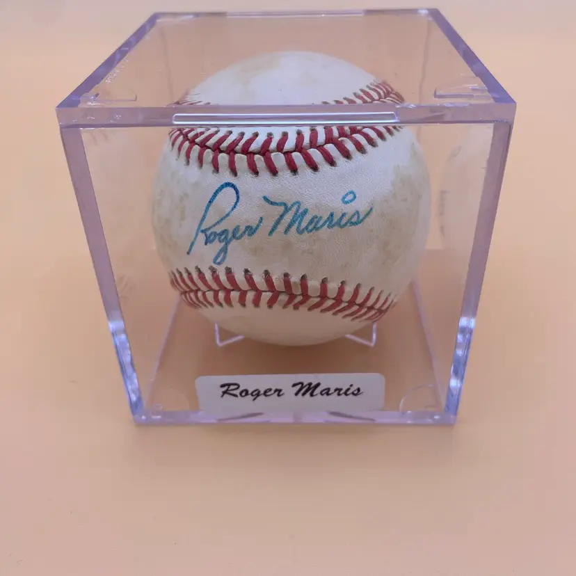 Roger Maris Autographed Rawlings Official American League Baseball w/ Case