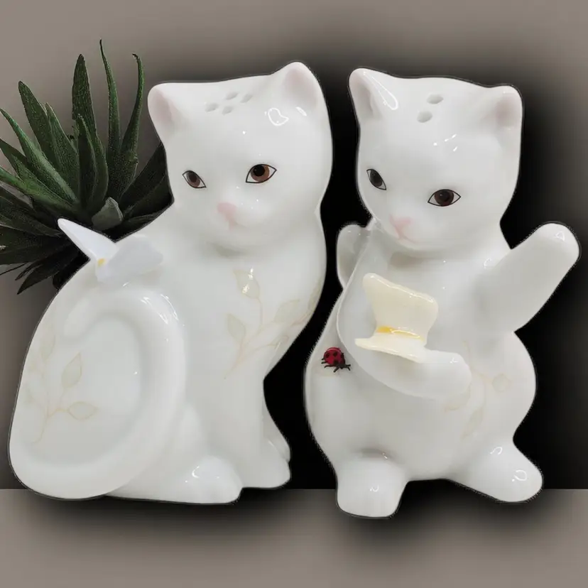 LENOX PORCELAIN  SALT & PEPPER SHAKERS SET CATS WITH BUTTRFLY