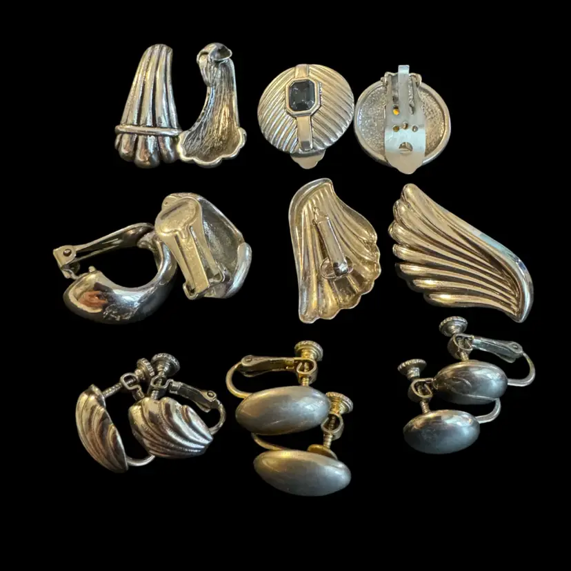 7 Pairs Of Vintage Silvertone Screw Back/clip Earrings