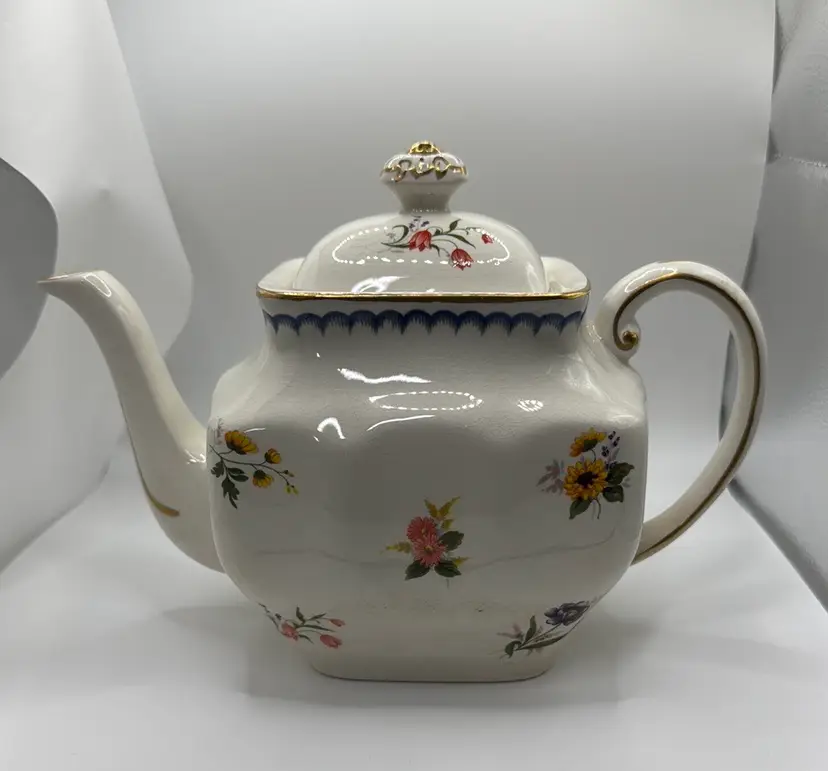 Wedgwood Lowestoft Teapot Flowers Gold Trim England Enoch Old Castle Tunstall