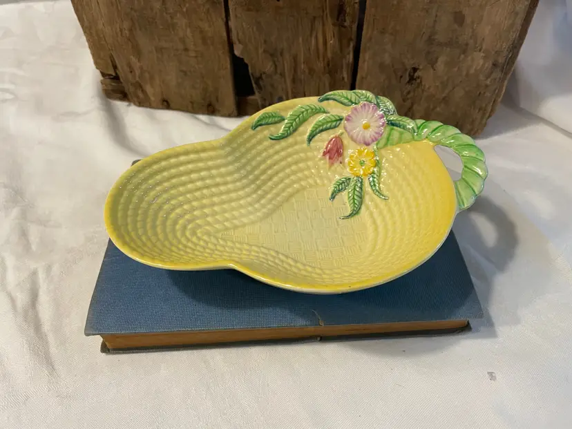 Carlton Ware - Springtime Basket Weave Made in England Serving Bowl