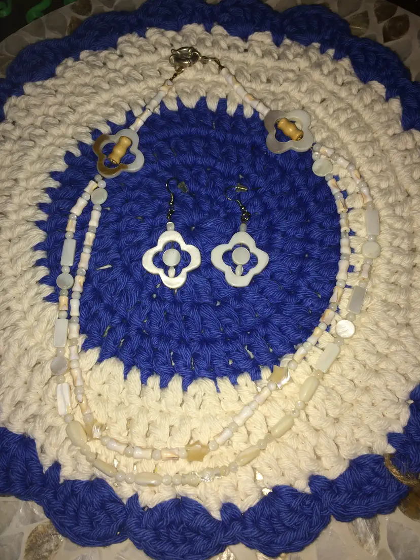 MOP/Mother Of Pearl Set! Necklace and Earrings!