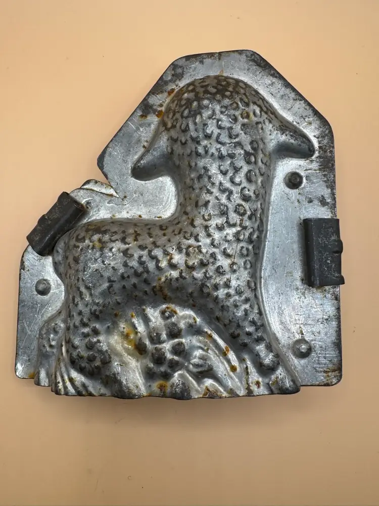 Vtg Lamb Mold