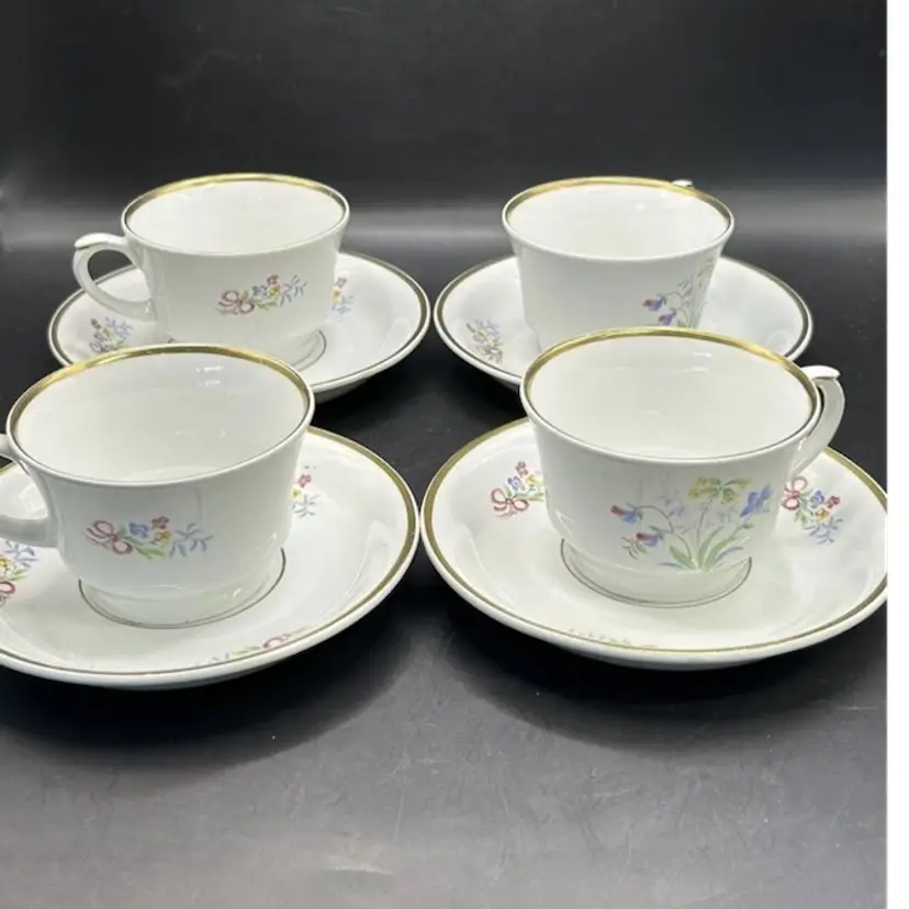Set Of 4 Vintage - Arabia - Suomi - Finland - Demitasse Tea Cup and Saucer
