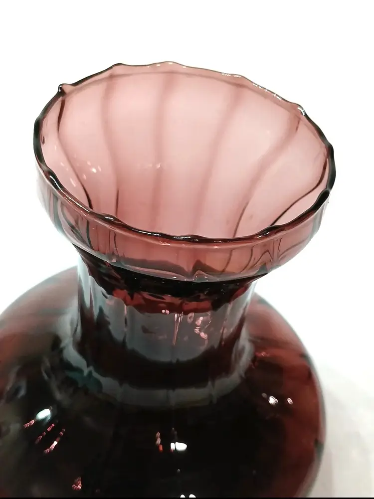 Vintage Amethyst Ribbed Glass Vase Aprox 5¼" x 5"