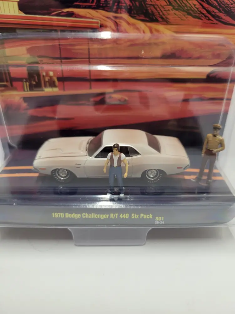 M2 Machines 1970 Dodge Challenger R/T 440 Six Pack  Limited Edition 1:64