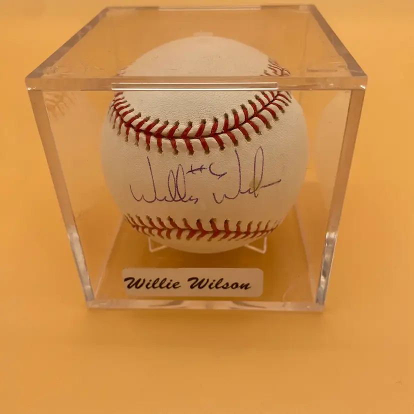 Willie Wilson Autographed Rawlings Official Major League Baseball w Display Case