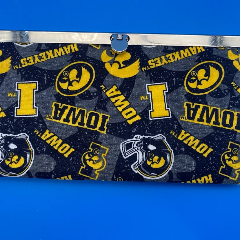 Iowa Hawkeyes Football Women's Fabric Wallet - Clasp Closure