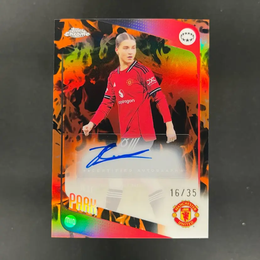 Jess Park 2025/26 Topps Chrome UWCL Autograph Inferno /35 Manchester United Soccer Card