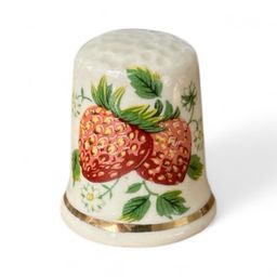 Vintage Palissy England Strawberry Ceramic Thimble