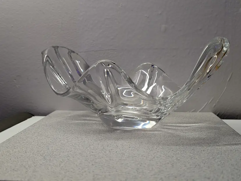 Elegant Freeform Crystal Centerpiece Bowl – In the Style of Daum France, Unsigned
