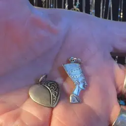 2 Charms Nefertiti And Heart Charms