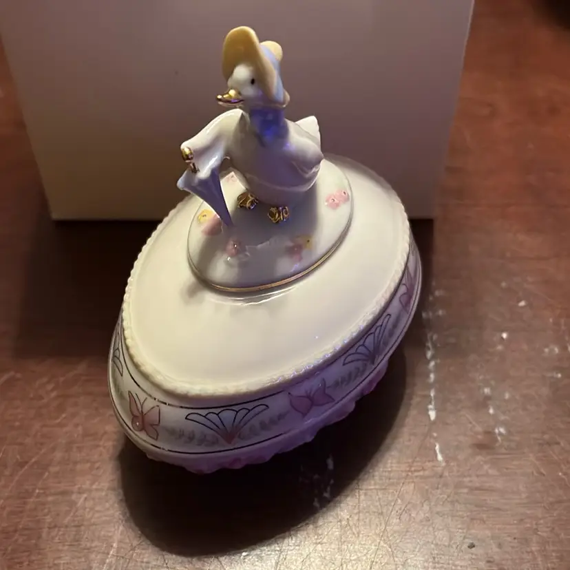 007. Annual Easter Egg Box
Darling Duck  Lenox