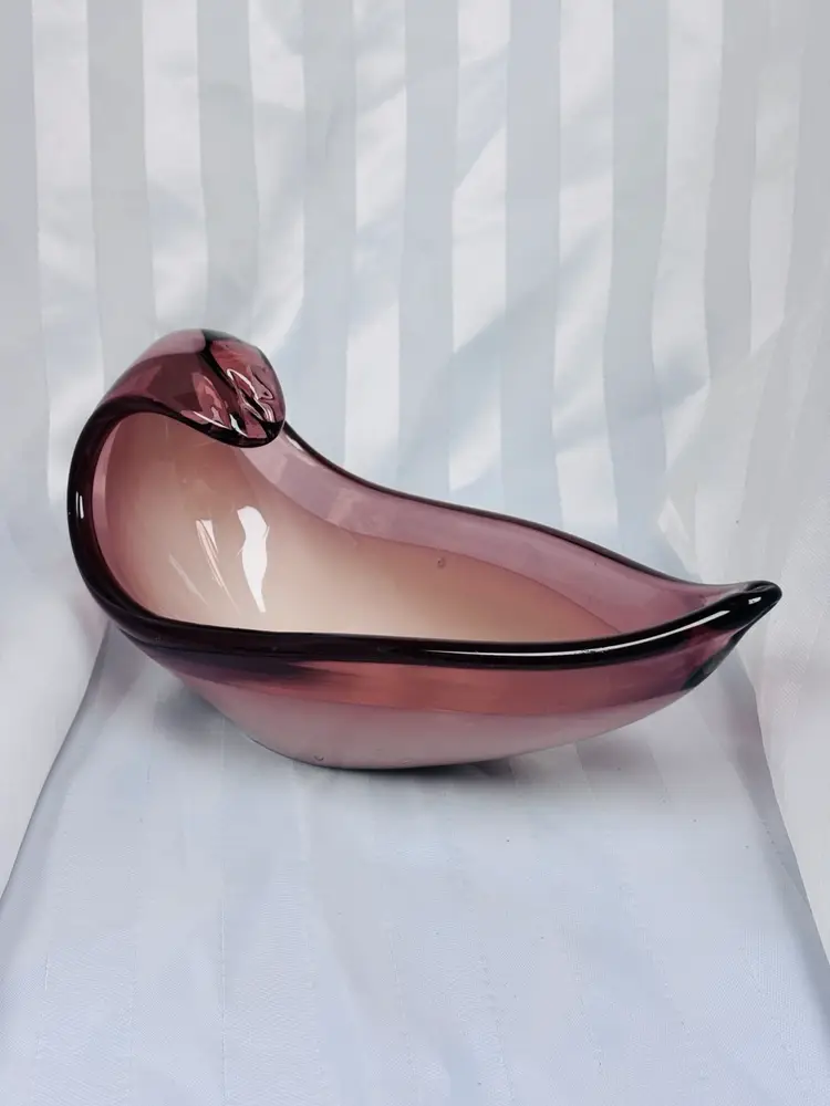 Vintage Flygsfors Coquille Dish Paul Kedelv Unsigned Deep Pink Purple MCM 1950s 8.5”