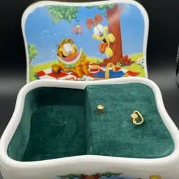 Garfield Danbury Mint Music Box In The Good Old Summertime Picnic Scene
