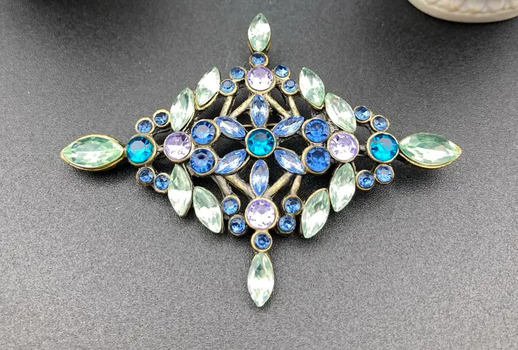 Vintage UV Reactive Brooch 2 1/2” X 2”