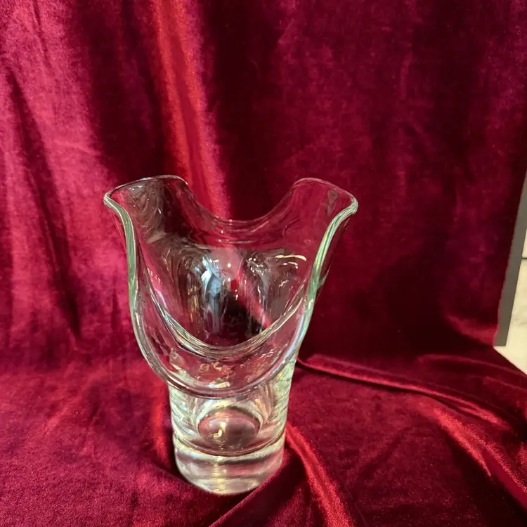 A Beautiful Vintage, clear, hand-blown glass handkerchief vase. 7” Tall 8” Wide.