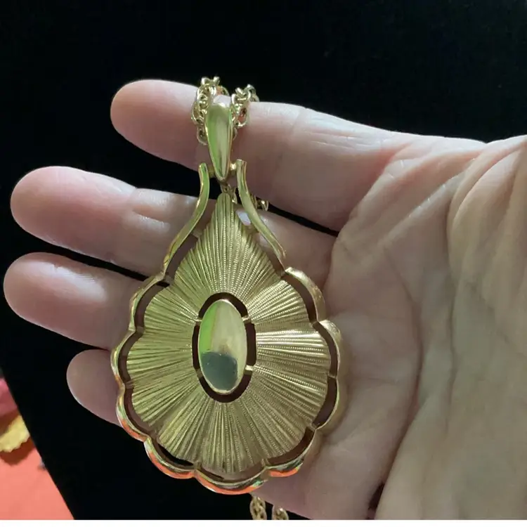 Gorgeous Vintage Goldtone Crown Trifari Double Chain Necklace.