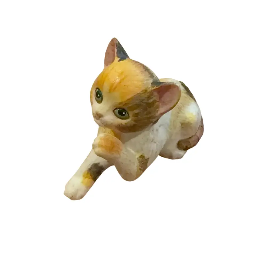 Vtg Stretched Paw Cat Figurine