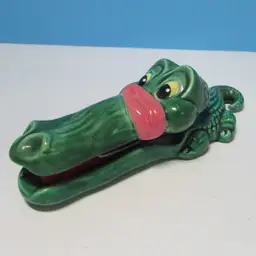 vintage Atlantic Mold Alligator geramic clothespin paper clip wall hanger crocodile