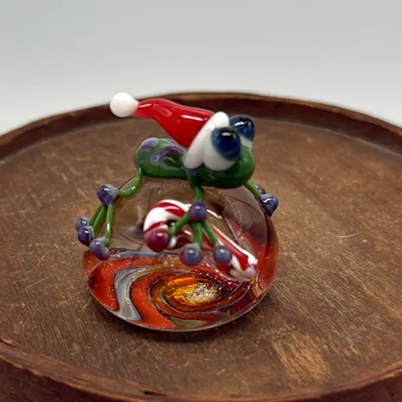 Boomwire Handmade USA Art Glass Miniature Paperweight Lizard With Candy Cane & Red Santa Hat - 2.25”