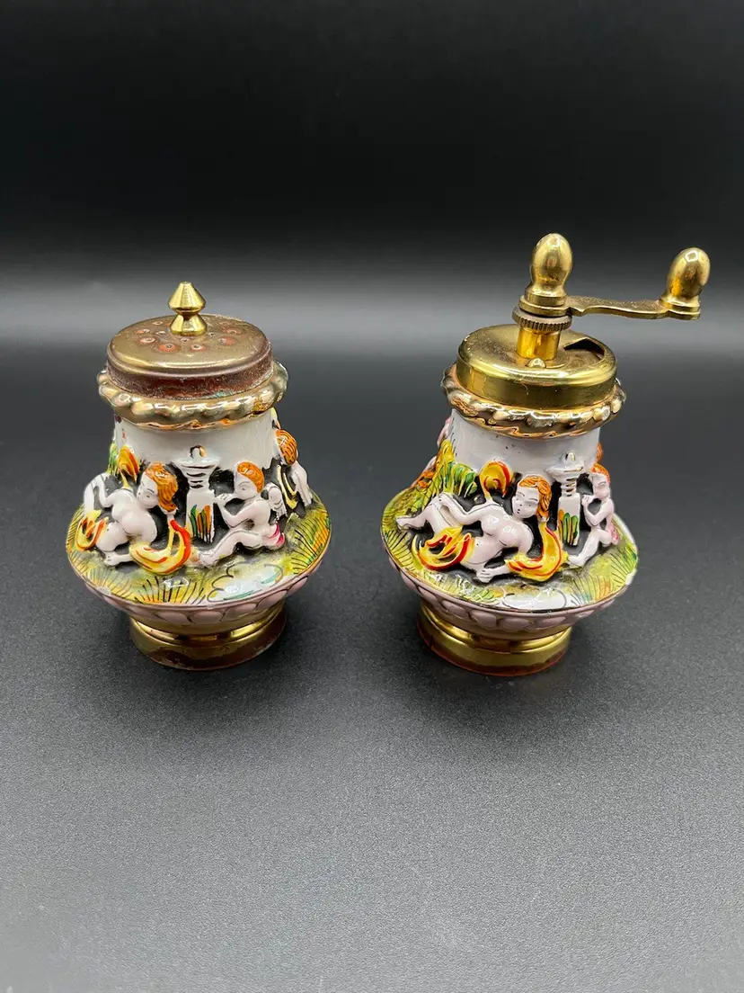 Italian Capodimonte Porcelain Cherub/Cupid Salt & Pepper Grinder Set 4” READ👼