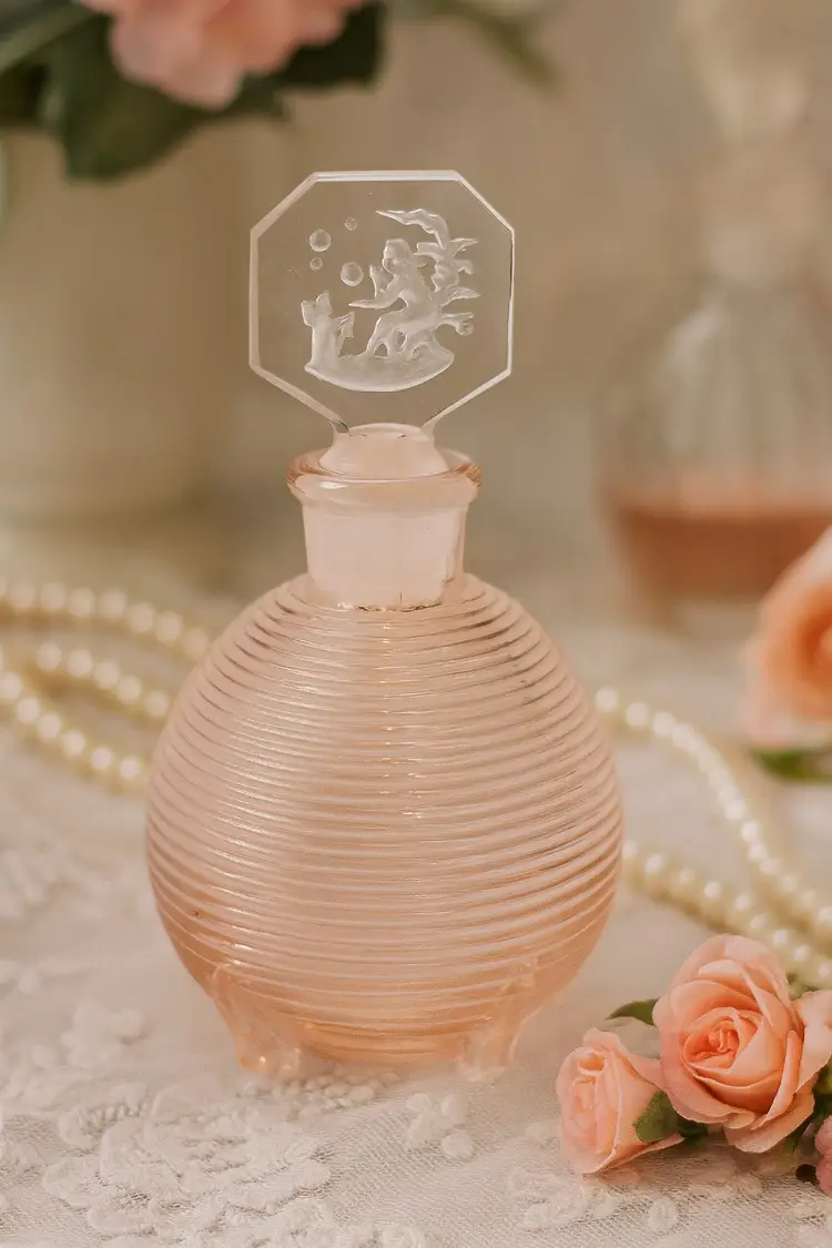 Vintage Pink Depression Glass Perfume Bottle – Ribbed Design with Etched Stopper