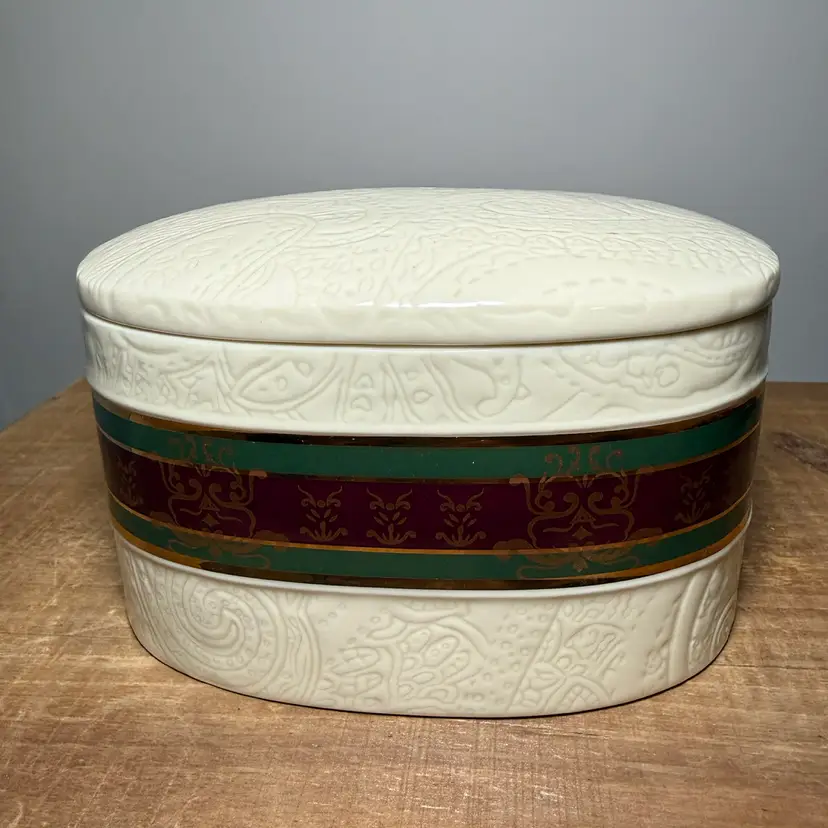 Lidded Porcelain Trinket Dish