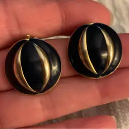 J014 Black and Gold Tone Clip On