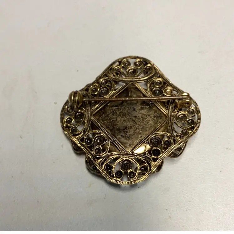 Green Stone & Goldtone Older Brooch 1 11/4”