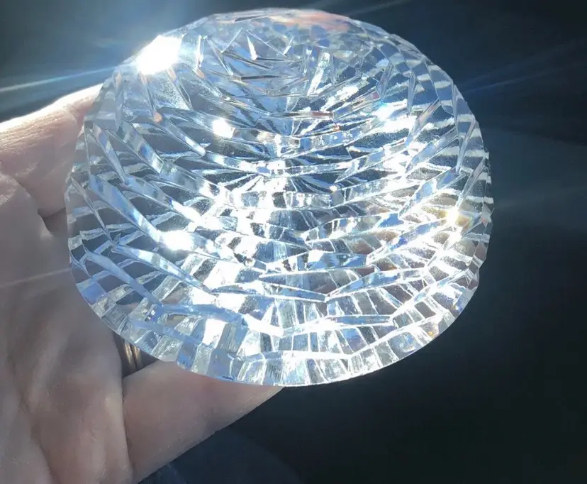 VTG LEO DESIGN LTD, WINTER ROSE JAPANESE HAND CUT IN CRYSTAL PAPERWEIGHT