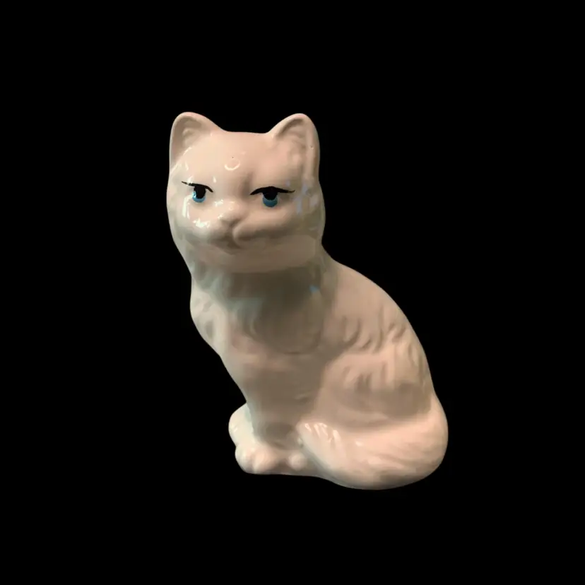 31. Vintage Ceramic Cat