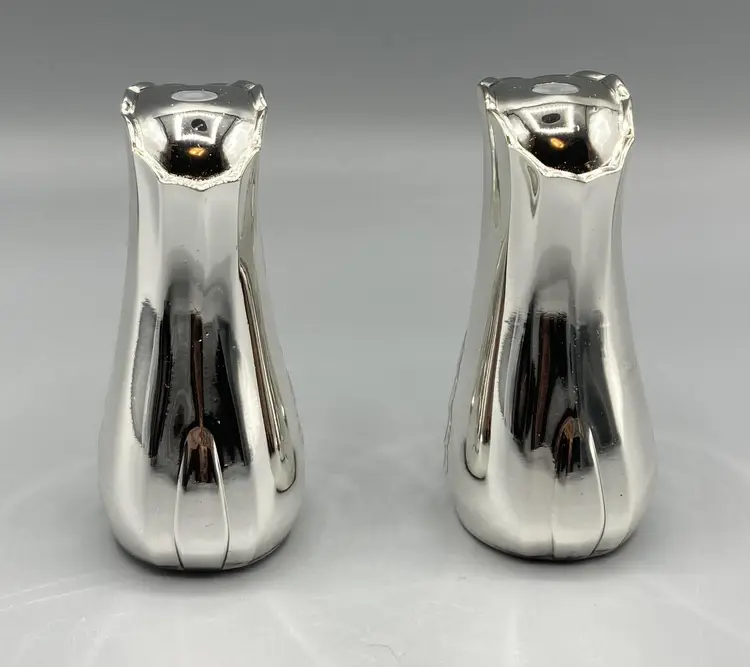 WM Rogers Swan Salt & Pepper Shakers Silver Plated Oneida Silversmiths