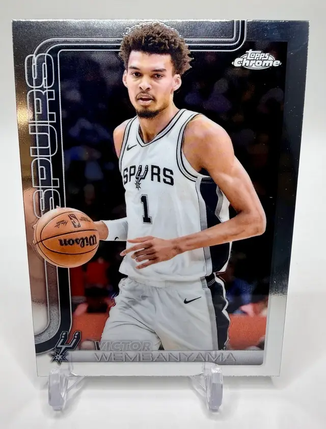 2025-26 Topps Chrome Victor Wembanyama San Antonio Spurs #221