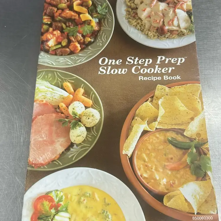 Easy Prep Slow Cooker Recipe Book - In English and French Languages