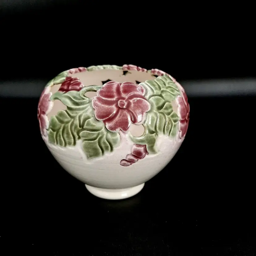 Kathy Smallwood Signed 1985 Cutout Rose Bowl Floral Vase