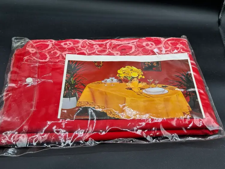 Vintage Montgomery Ward Red Lace Trim 52x70 Oblong Tablecloth & 8 Napkins