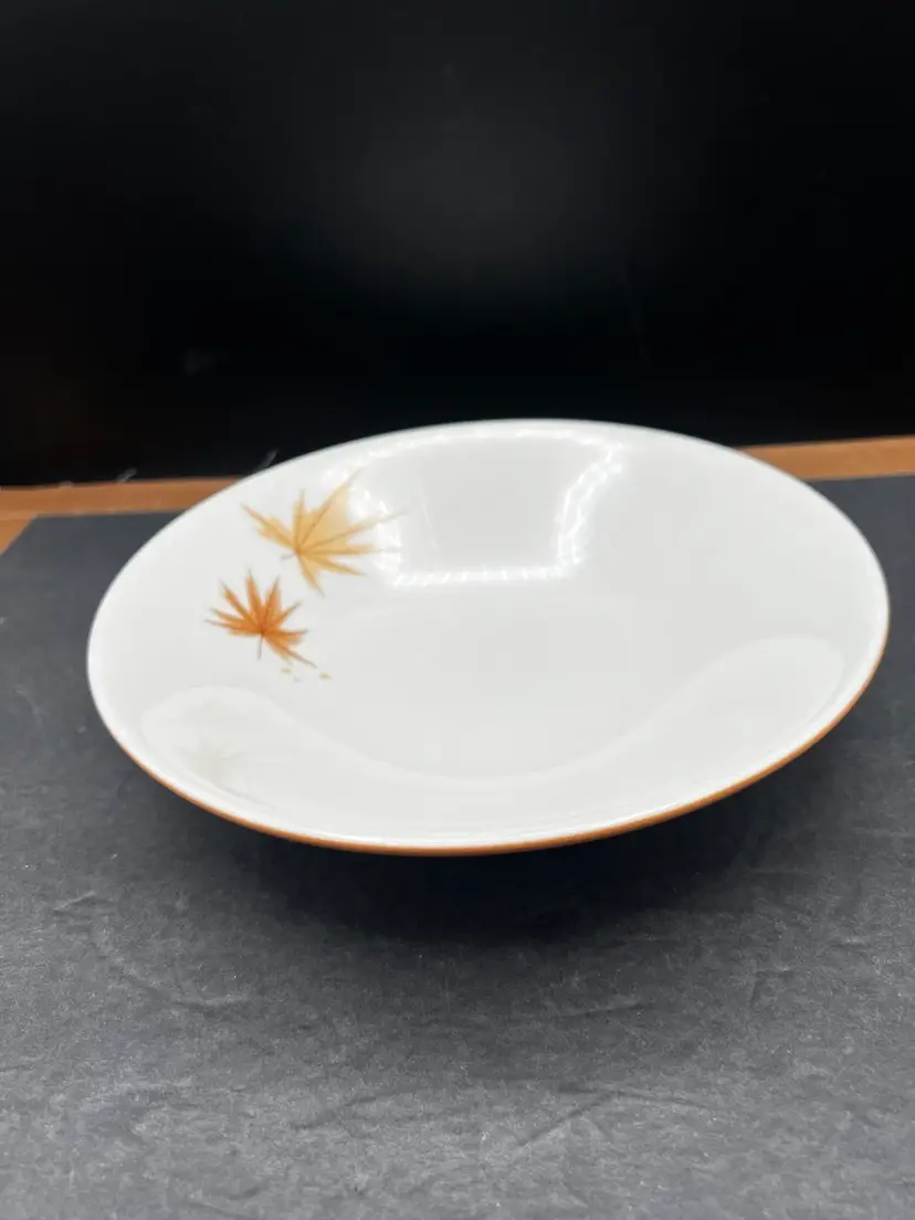 #929B Vintage Iroquois Informal China Ben Seibel Design, Harvest Time 8” Bowl
Beautiful Leaf Pattern