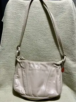 Vtg SAS Cream Beige Leather Shoulder /Crossbody Strap Purse Adjustable Strap USA