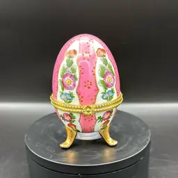 PORCELAIN FOOTED EGG TRINKET BOX EXCELLENT CONDITION 4”