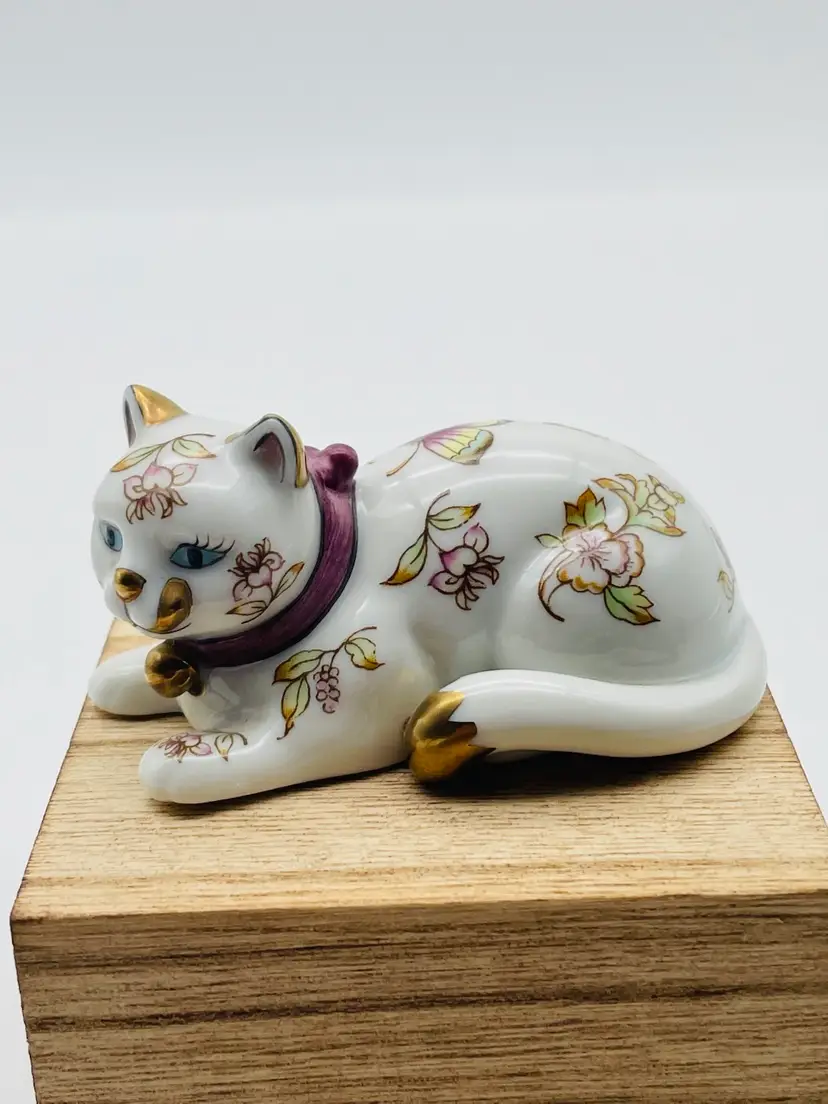 The Franklin Mint Floral Cat