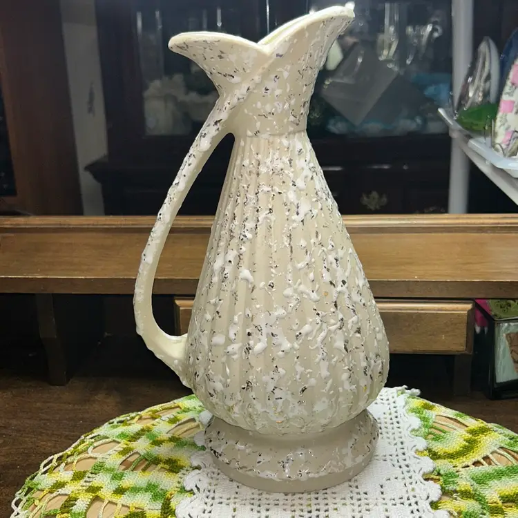 Vintage Savoy USA Pottery Handled Vase Pitcher Beige Gold White Splatter Pattern