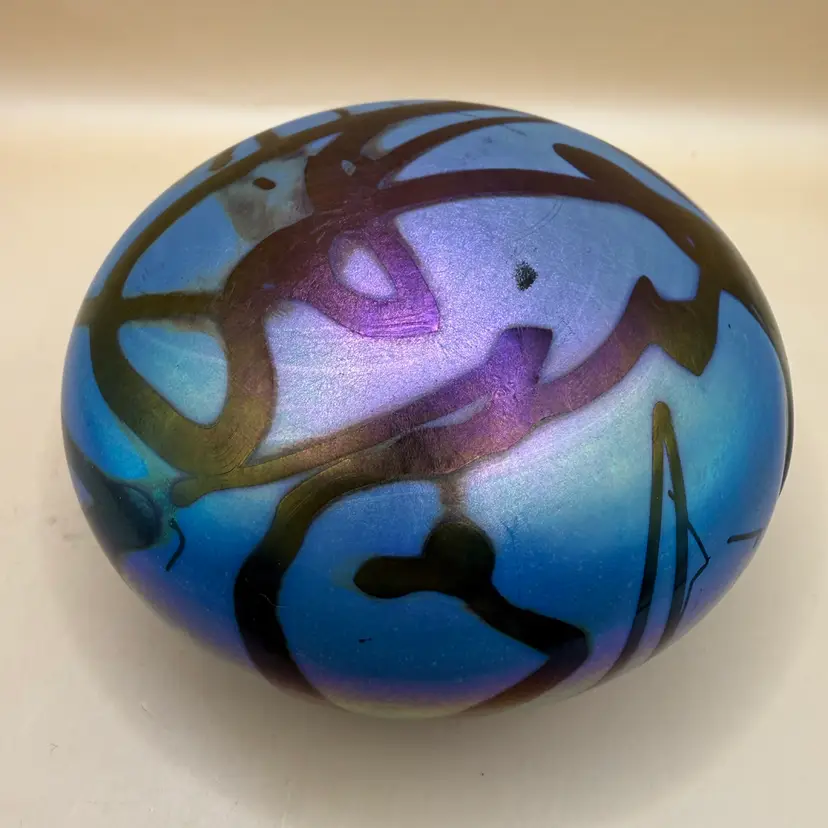 Rollin Karg Signed Abstract Iridescent Blue On Onyx Art Glass Spaceship Paperweight 4x2.25β