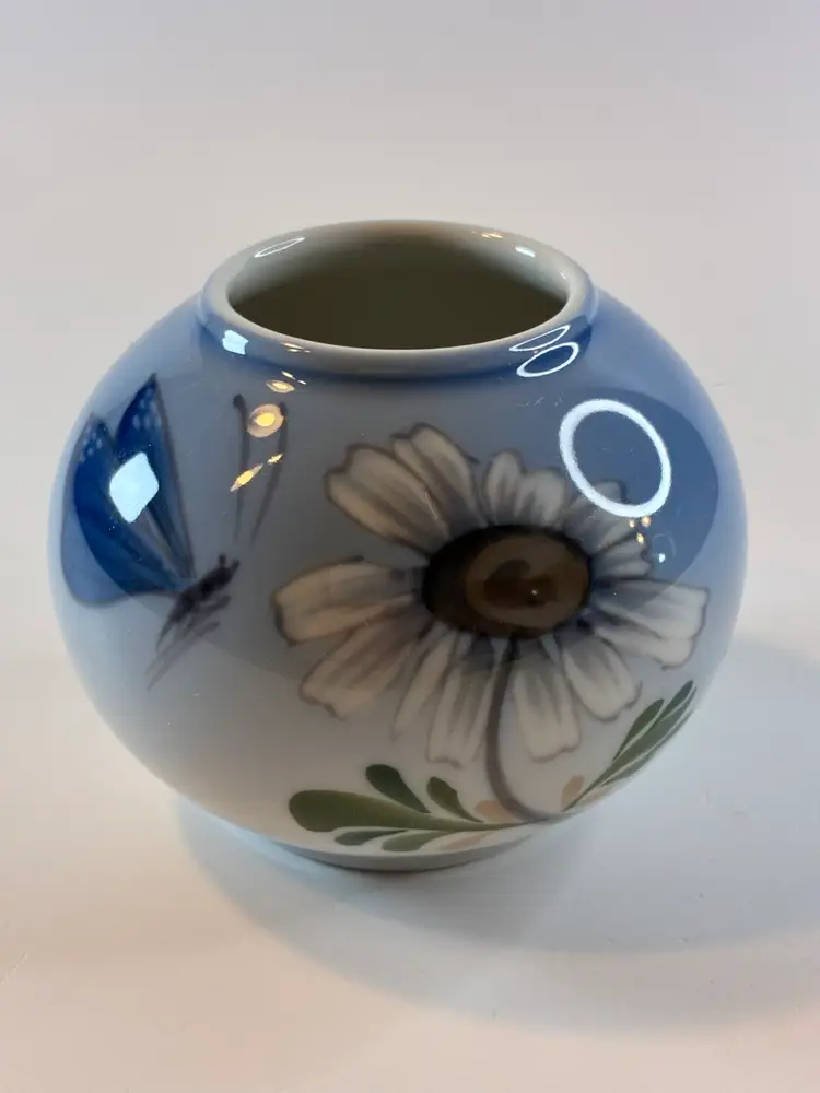 VINTAGE Royal Copenhagen Butterfly & Flower Bud Vase #2688, Denmark 3” X 2.5”