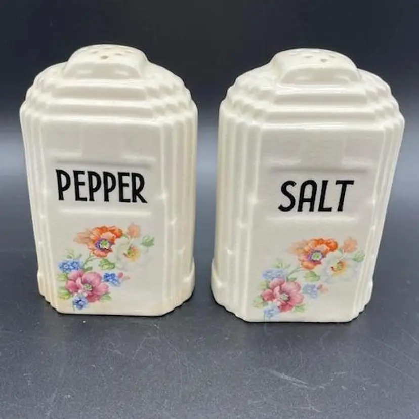Stove Top Salt & Pepper Shakers - Art Deco Style 5" tall