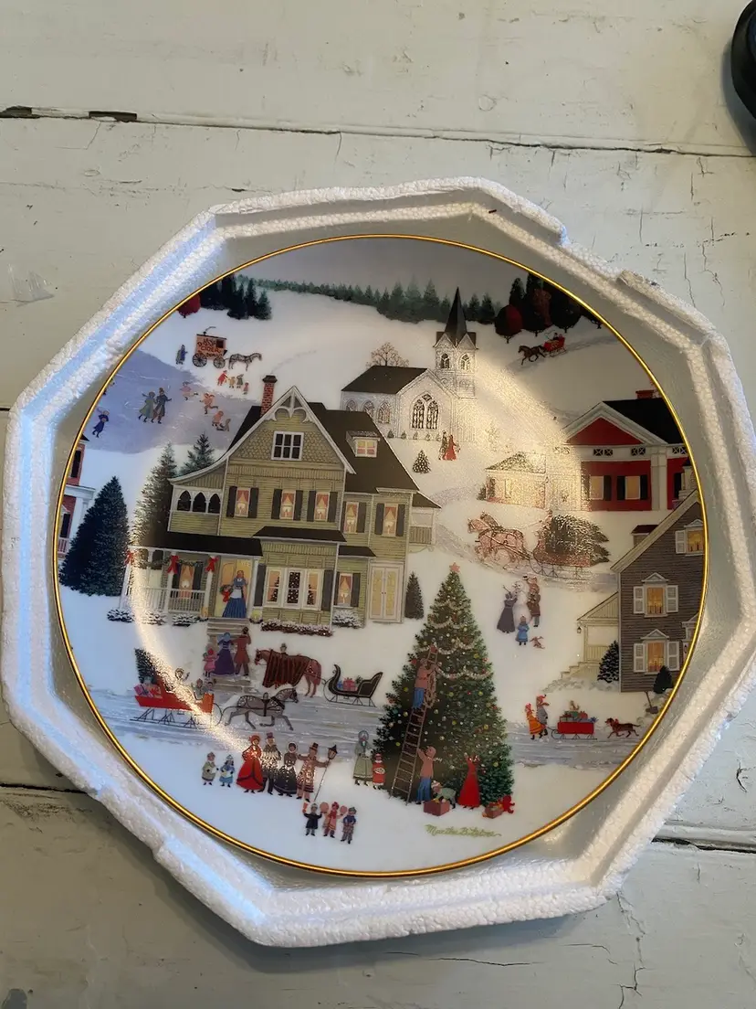 MARTHA B LEONE "CHRISTMAS ON MAIN ST" 8 INCH PLATE