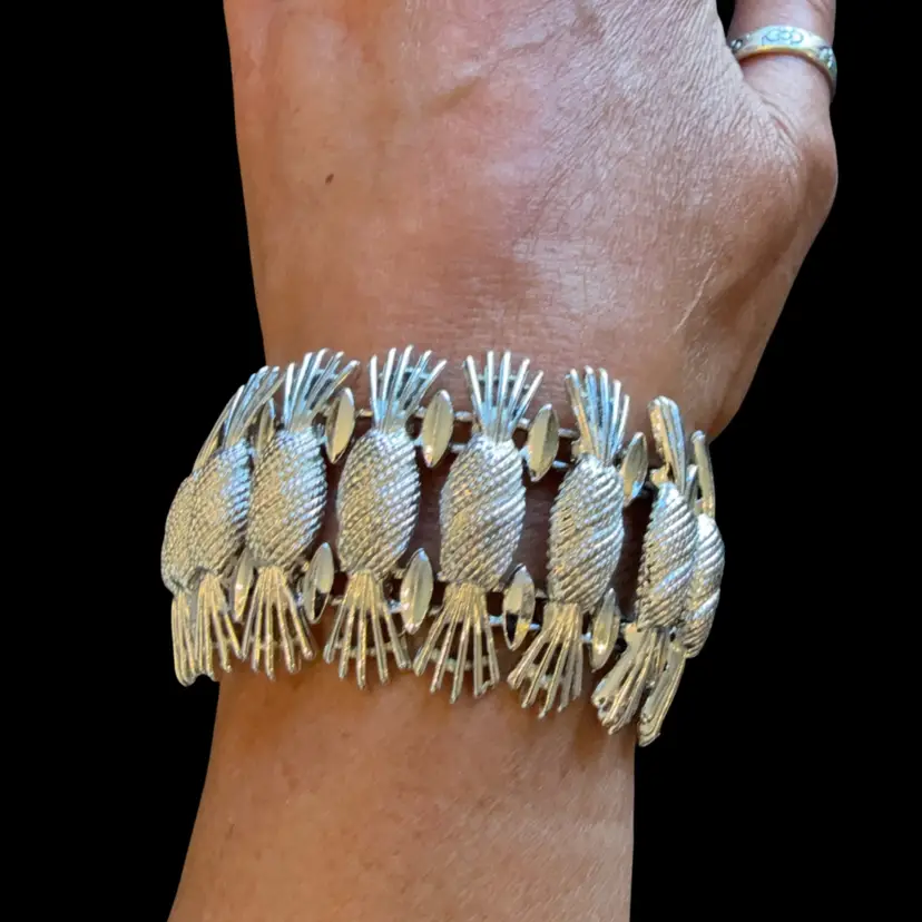 Vintage MCM Chunky Sarah Coventry Pineapple Simply Elegant Line Articulated Link Bracelet 7.5”