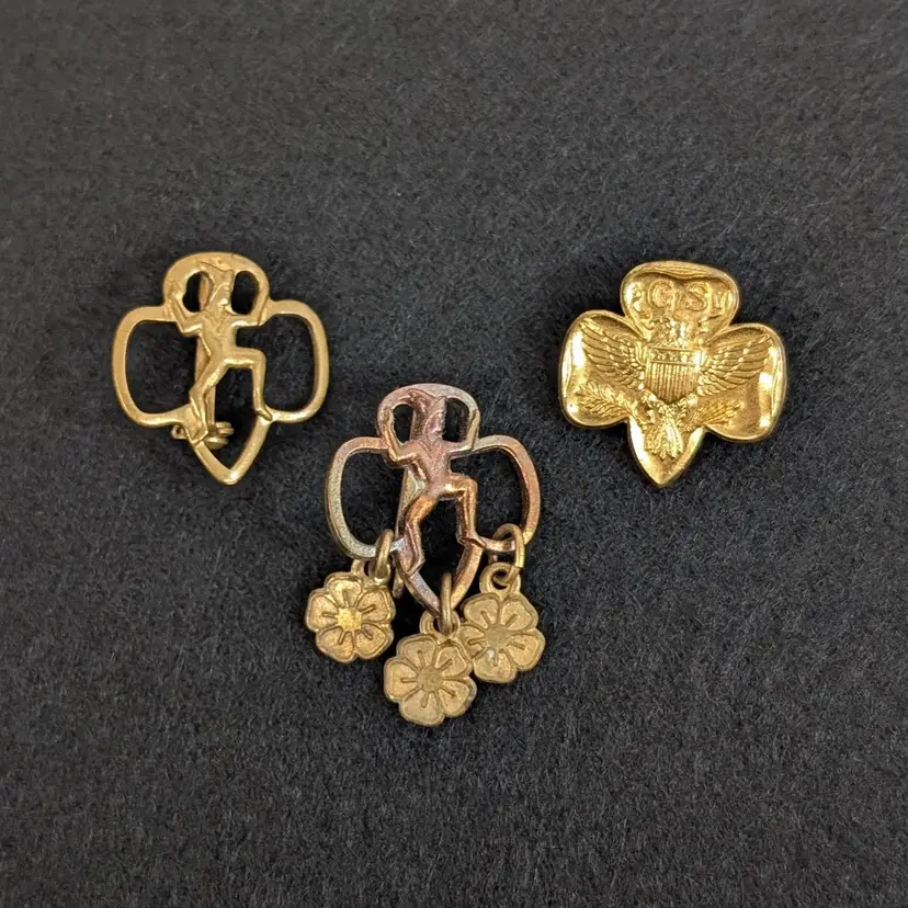 Vintage Lot of Girl Scouts Brownies Membership Pin 3 Daisy Charms Elf in Trefoil