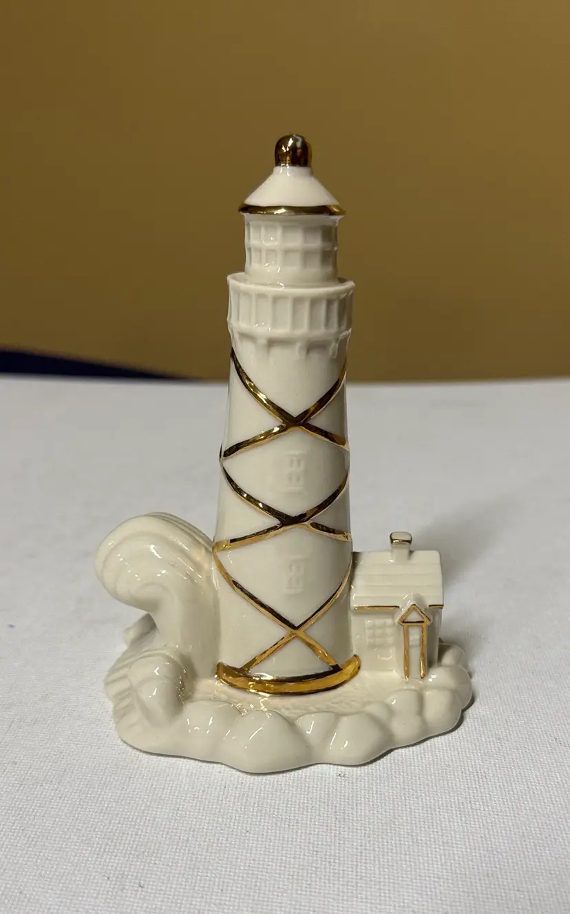LENOX Porcelain LIGHTHOUSE Figurine Rocks Wave Keeper's Quarters/House Gold Trim